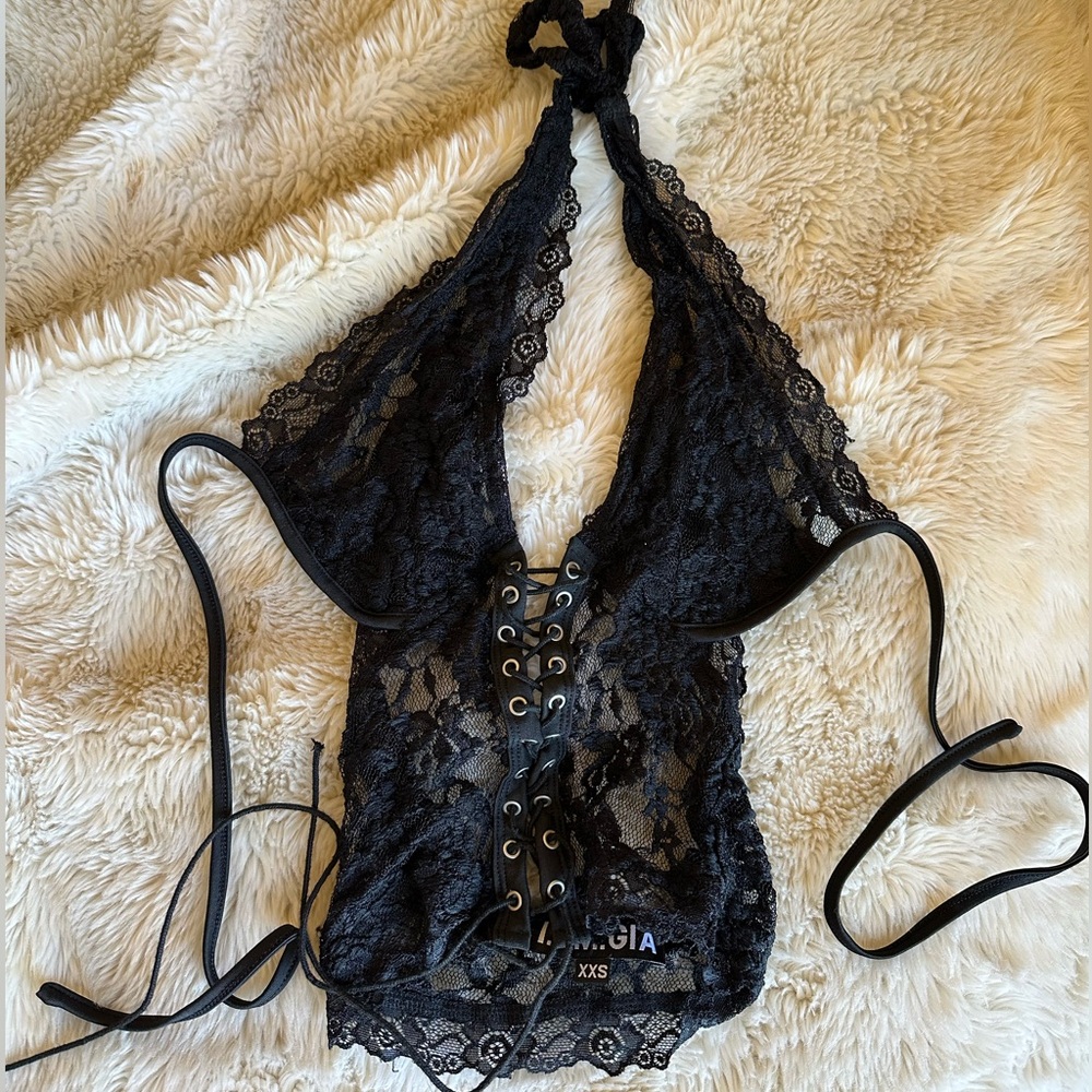 IAMGIA QUINN HALTER TOP